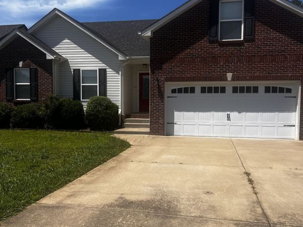 829 Shelton Cir, Clarksville, TN 37042