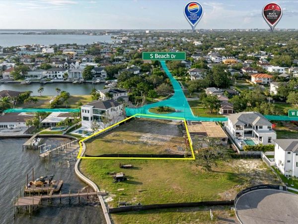 5102 W LONGFELLOW AVENUE , TAMPA, FL 33629