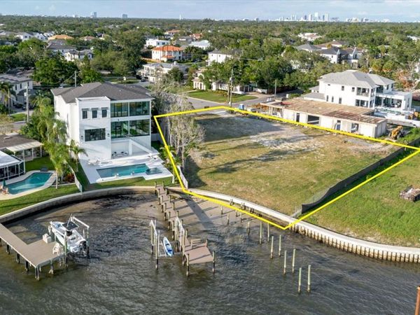 5102 W LONGFELLOW AVENUE, TAMPA, FL 33629