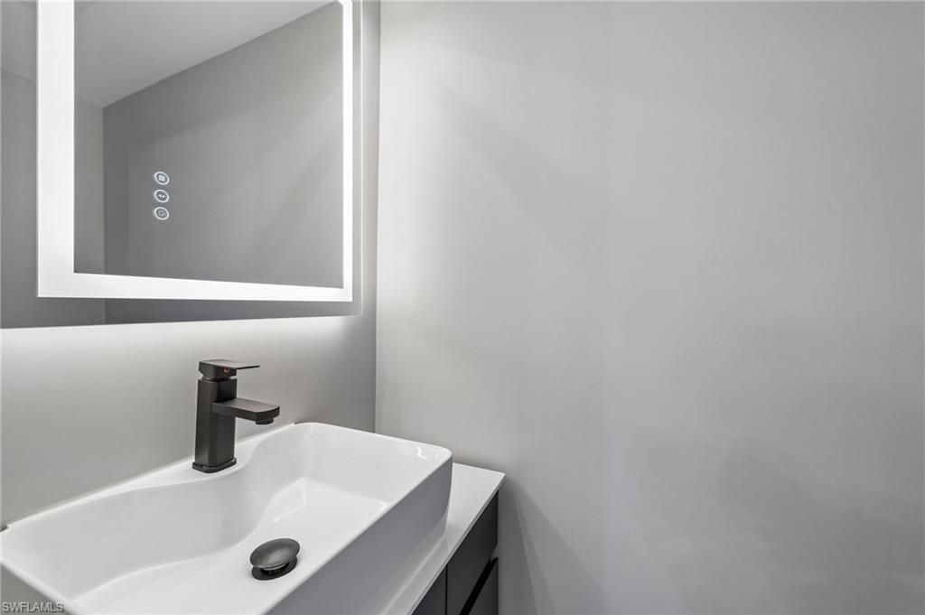 18010 San Carlos Blvd, Unit 33, Fort Myers Beach, FL 33931 Photo