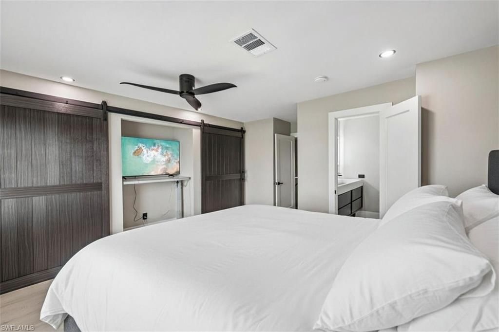 18010 San Carlos Blvd, Unit 33, Fort Myers Beach, FL 33931 Photo