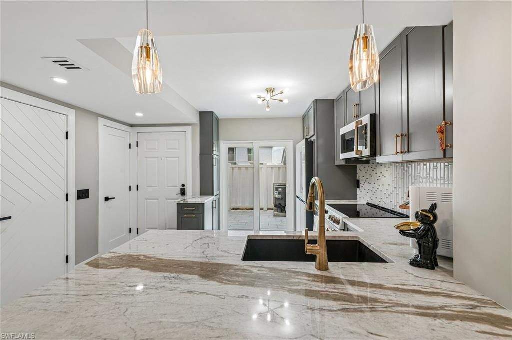 18010 San Carlos Blvd, Unit 33, Fort Myers Beach, FL 33931 Photo