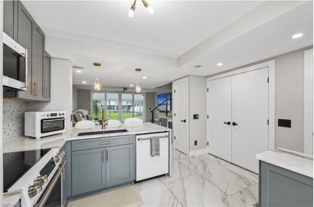 18010 San Carlos Blvd, Unit 33, Fort Myers Beach, FL 33931 Photo