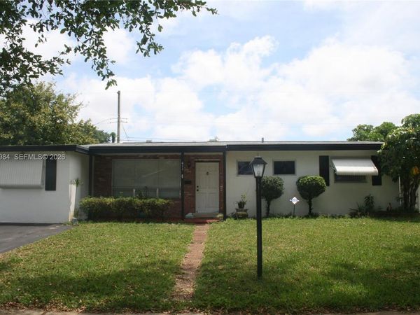 621 SW 64 Way , Unit 1, Pembroke Pines, FL 33023