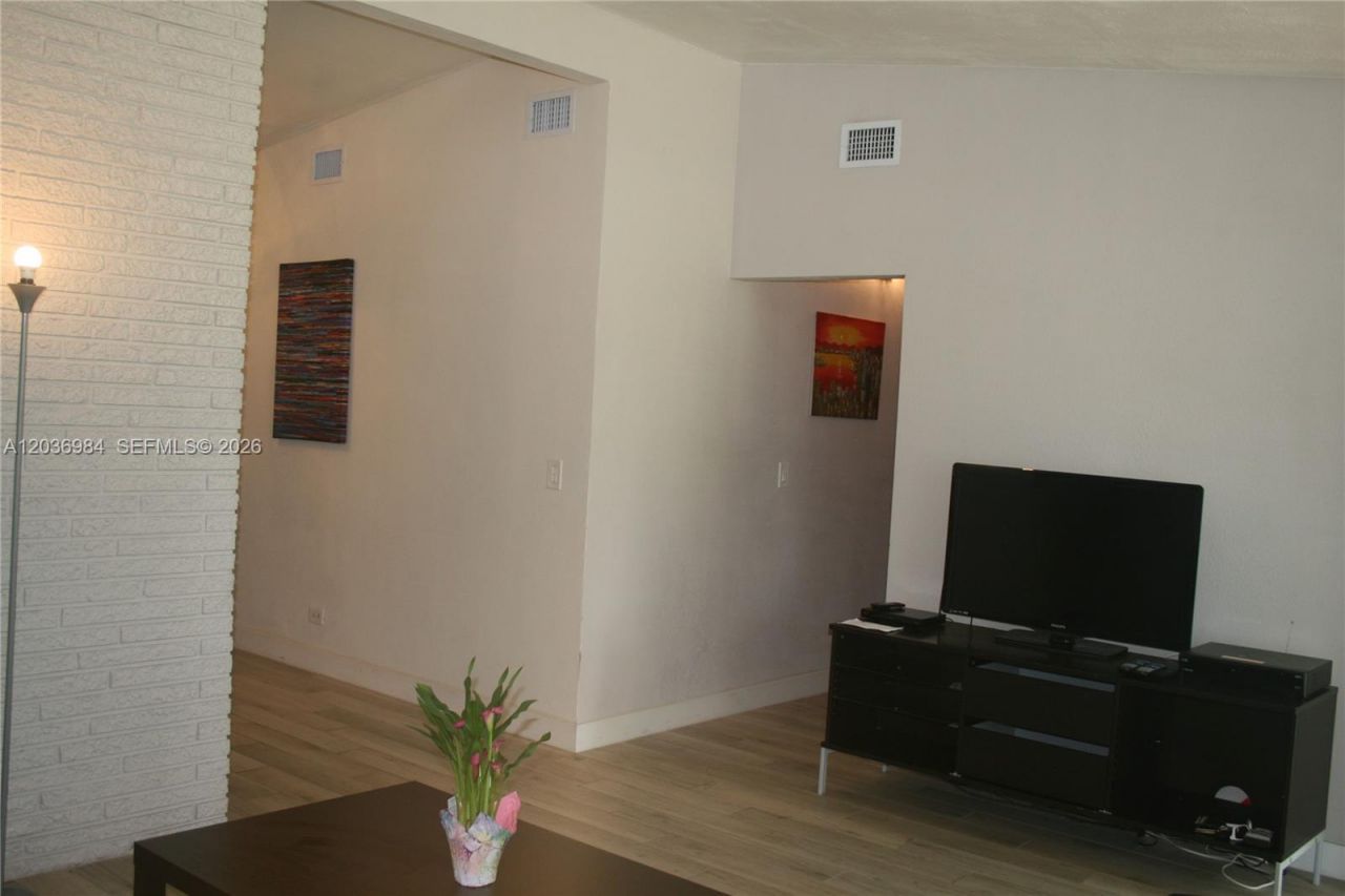 621 SW 64 Way , Unit 1, Pembroke Pines, FL 33023 Photo