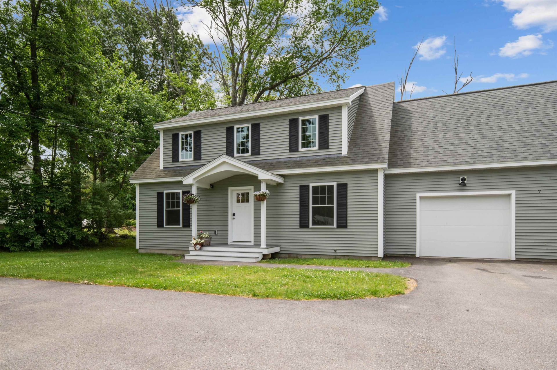 7 Hampton Road, Unit 2, Exeter, NH 03833 Main Photo