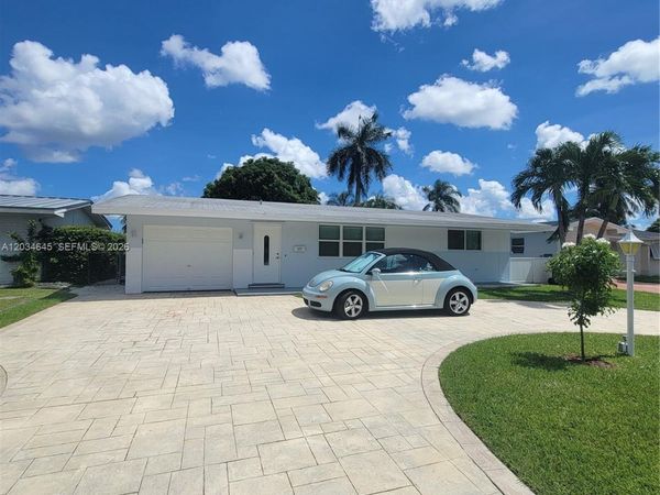 1211 NW 87th Way , Pembroke Pines, FL 33024