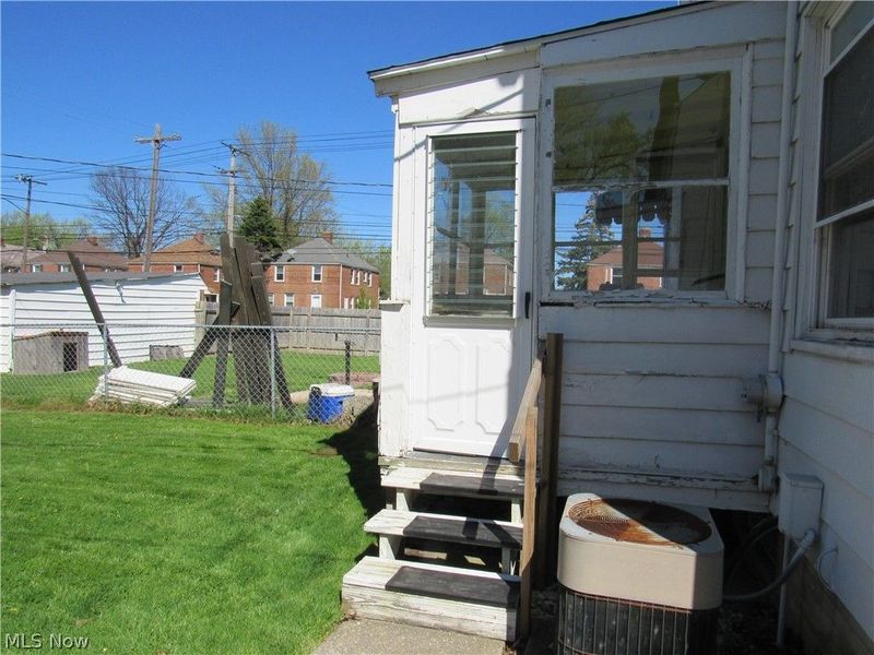 22131 S Lakeshore Drive, Euclid, OH 44123 Photo 4