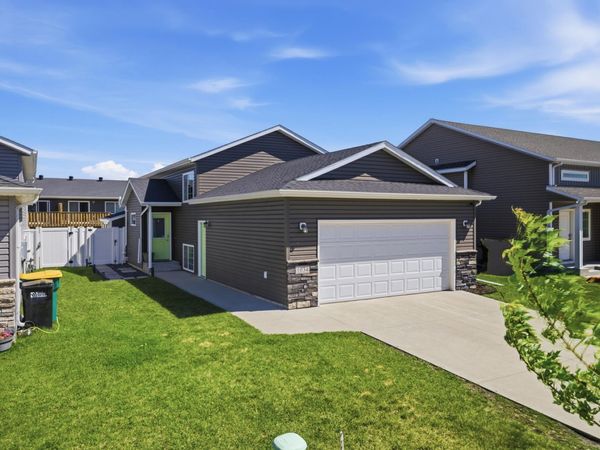 1034 29th Avenue W, West Fargo, ND 58078