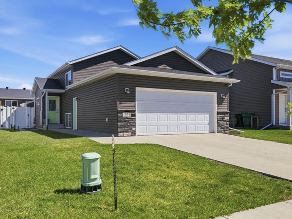 1034 29th Avenue W, West Fargo, ND 58078
