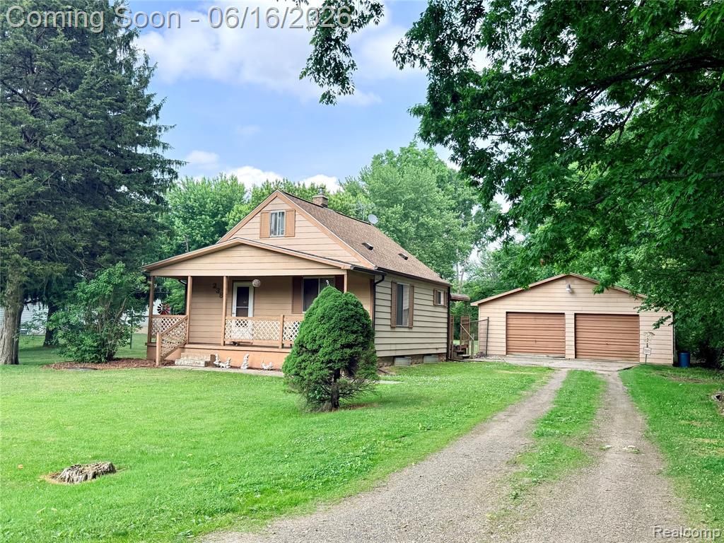 2386 Egleston Avenue E, Burton, MI 48509 Main Photo