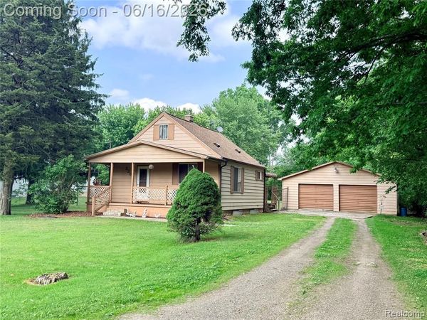 2386 Egleston Avenue E , Burton, MI 48509