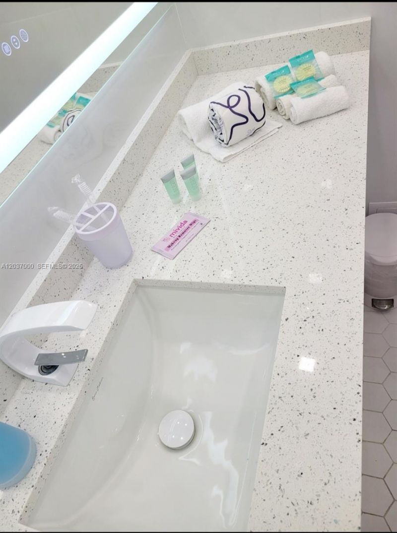 7904 West Dr, Unit 1011, North Bay Village, FL 33141 Photo