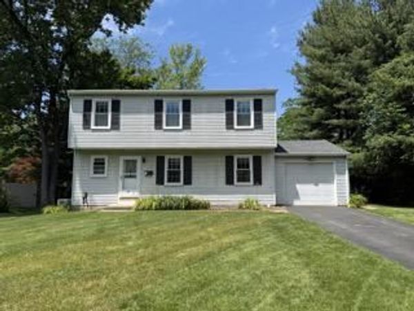 21 BELMONT SQUARE , DOYLESTOWN, PA 18901