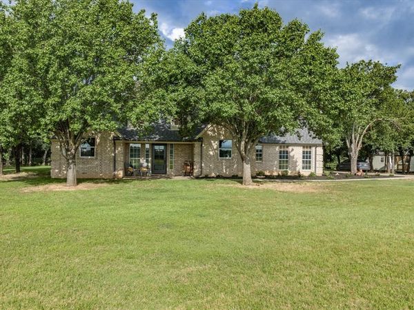 210 County Road 2696 , Alvord, TX 76225
