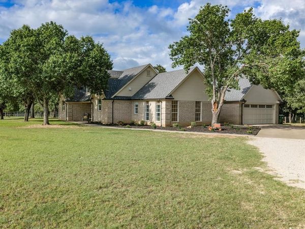 210 County Road 2696, Alvord, TX 76225
