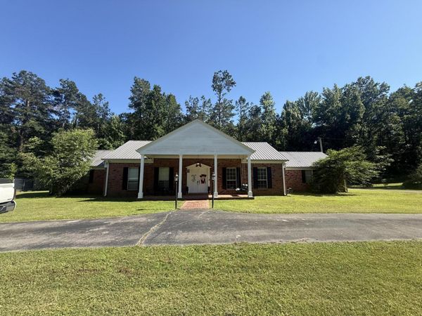 2044 Independence Square, Iuka, MS 38852