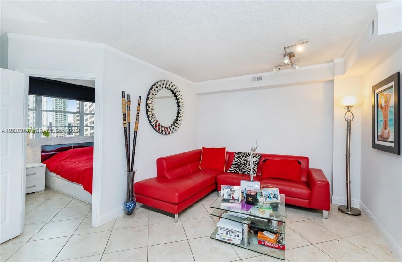 905 Brickell Bay Dr, Unit 623, Miami, FL 33131 Photo
