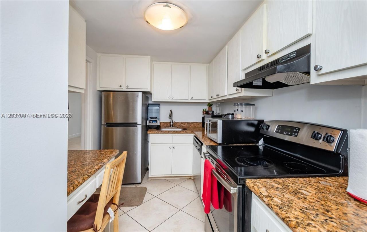 905 Brickell Bay Dr, Unit 623, Miami, FL 33131 Photo
