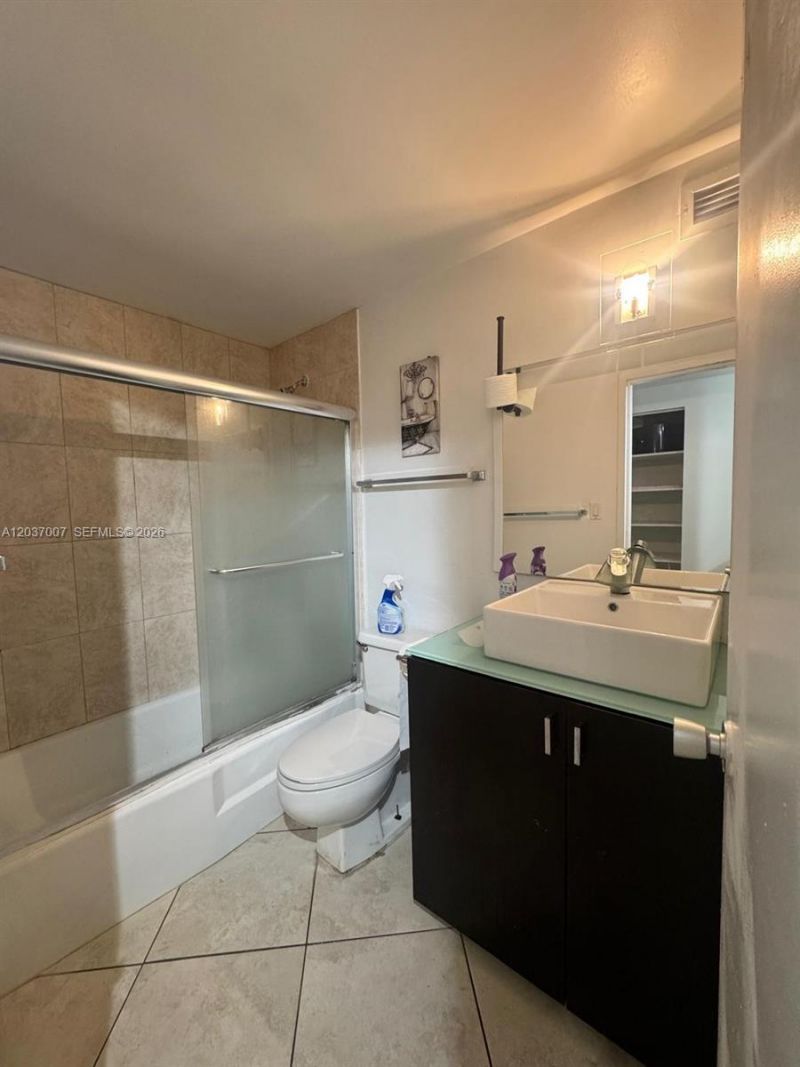 905 Brickell Bay Dr, Unit 623, Miami, FL 33131 Photo