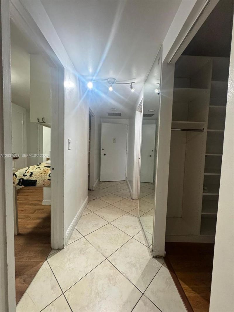 905 Brickell Bay Dr, Unit 623, Miami, FL 33131 Photo