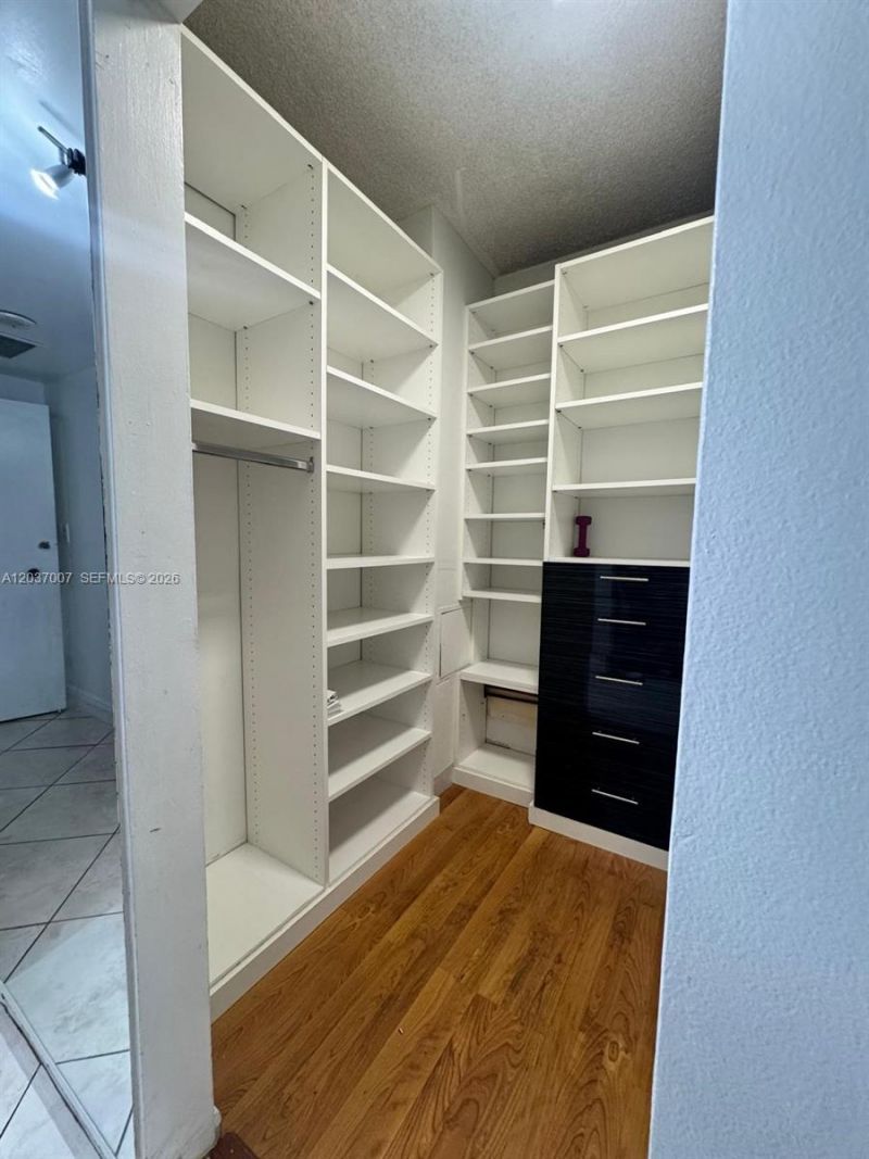 905 Brickell Bay Dr, Unit 623, Miami, FL 33131 Photo