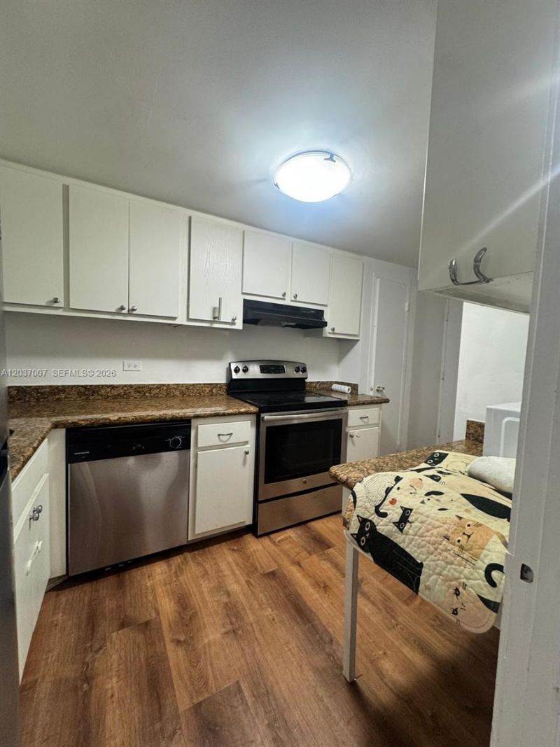 905 Brickell Bay Dr, Unit 623, Miami, FL 33131 Photo
