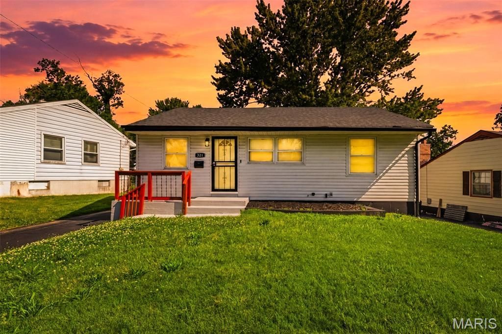 321 Caithness Road , Saint Louis, MO 63137 Main Photo