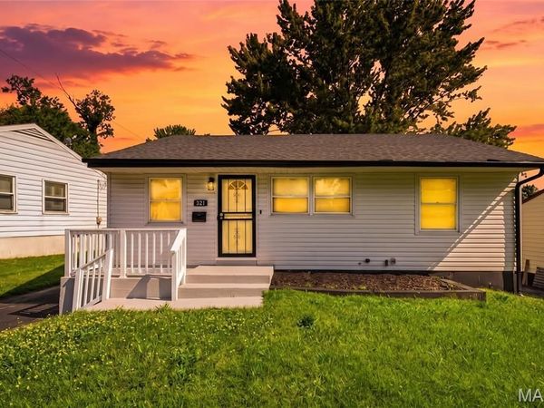 321 Caithness Road, St Louis, MO 63137