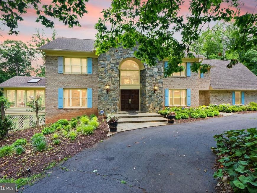 431 Olympia Way, Great Falls, VA 22066 Main Photo
