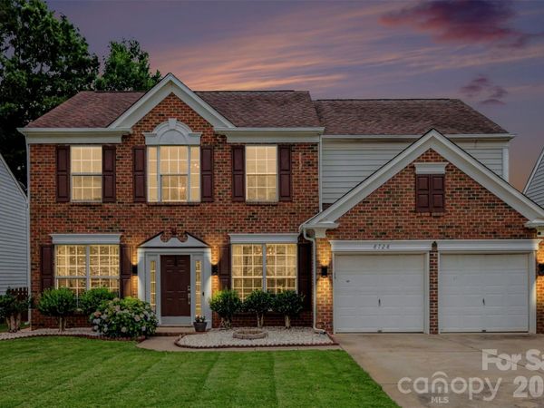 8728 Fieldcroft Drive, Charlotte, NC 28277