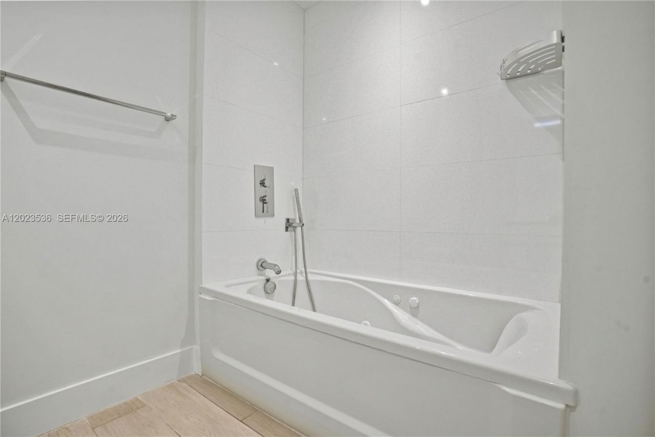 2101 Brickell Ave, Unit 3105, Miami, FL 33129 Photo