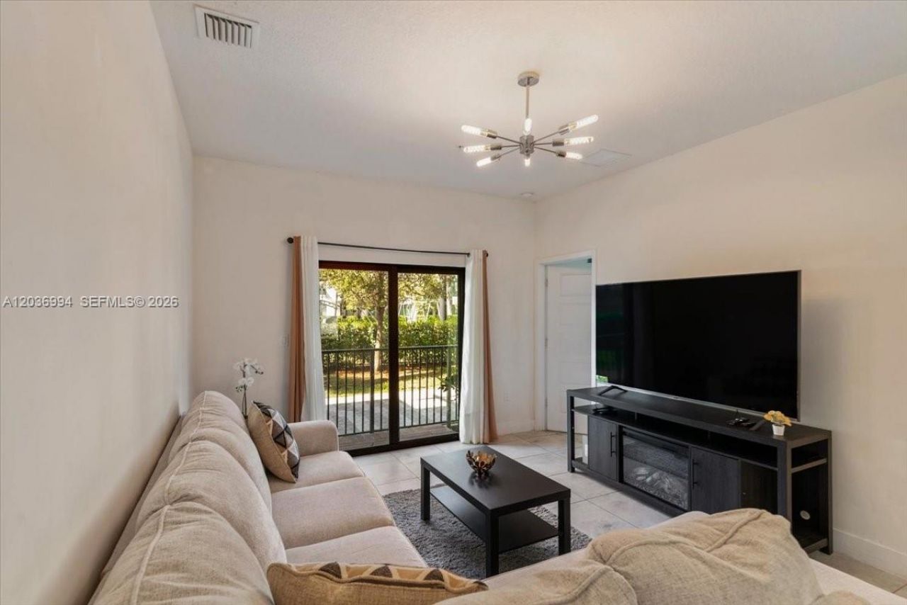 4636 NW 84th Ave , Unit 13, Doral, FL 33166 Photo