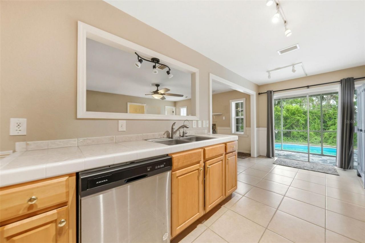 112 E Gardenia Street , Howey in the Hills, FL 34737 Photo