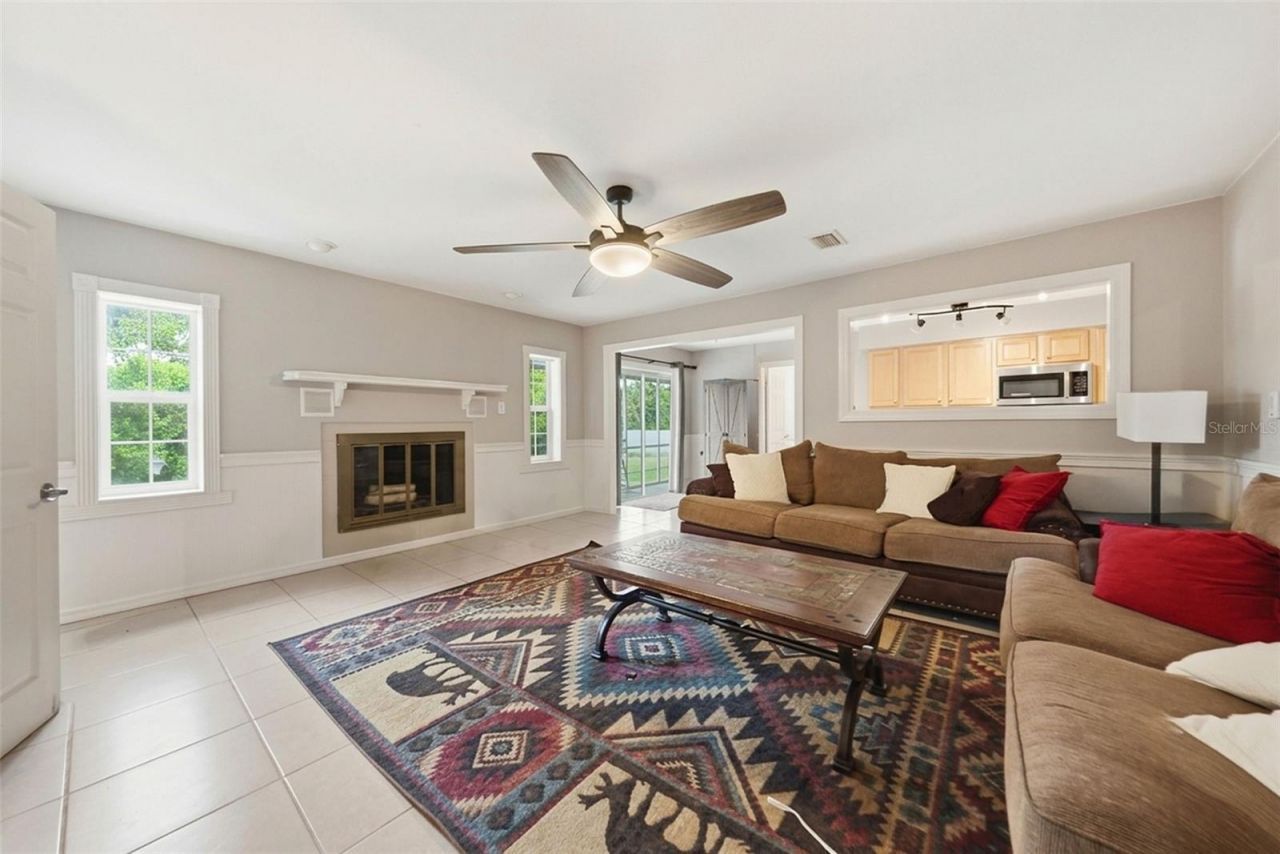 112 E Gardenia Street , Howey in the Hills, FL 34737 Photo