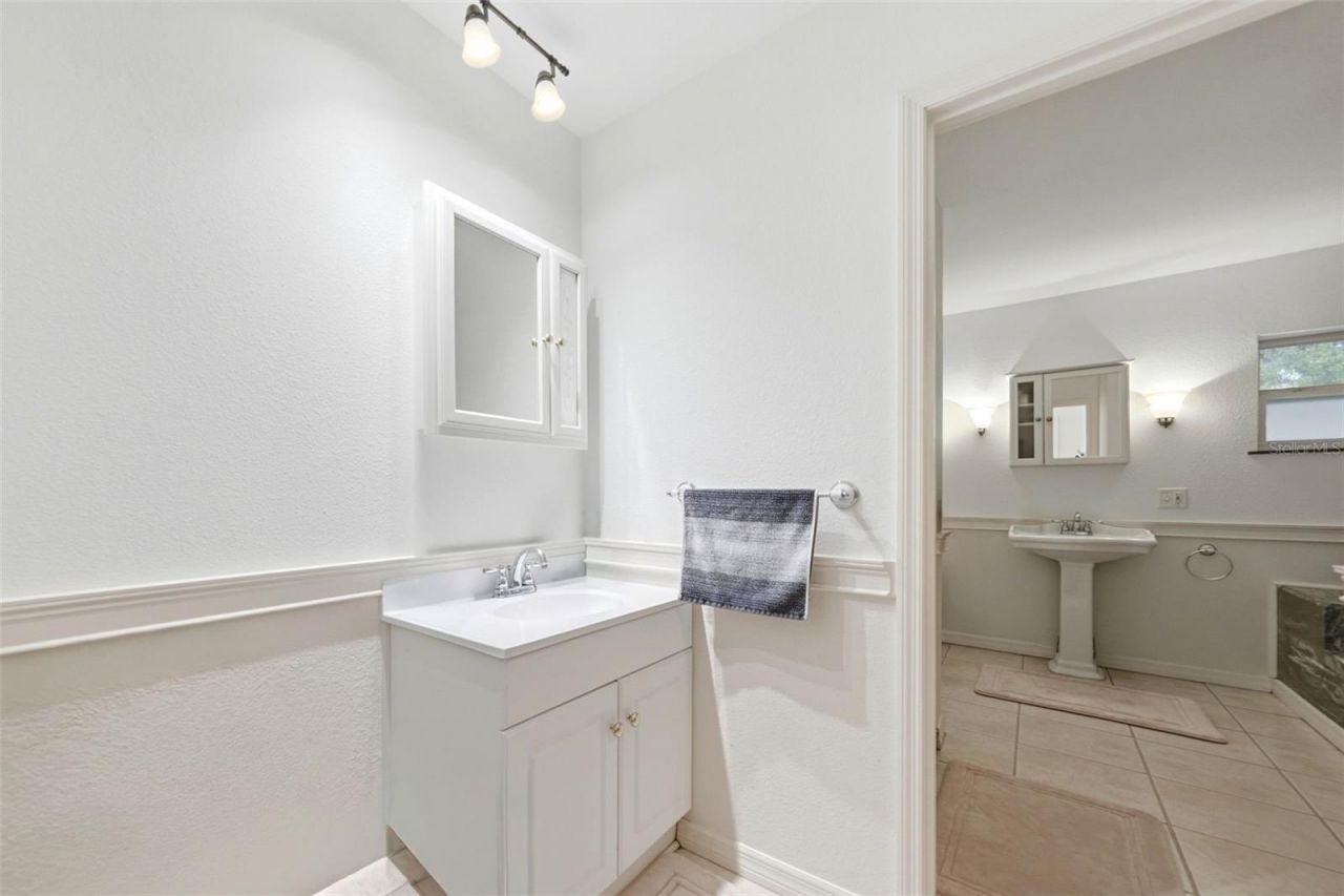 112 E Gardenia Street , Howey in the Hills, FL 34737 Photo
