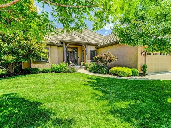 5212 W 124th Terrace, Leawood, KS 66209
