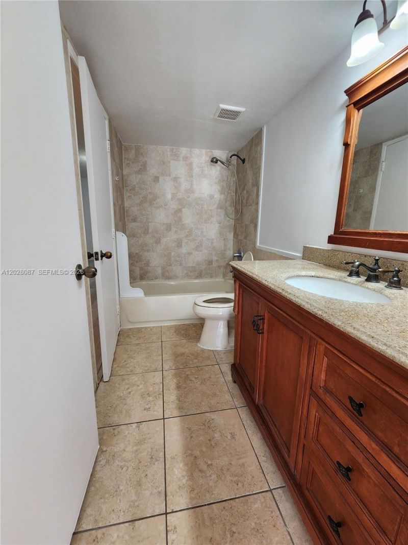 461 NW 107 Ave, Unit 102, Miami, FL 33172 Photo