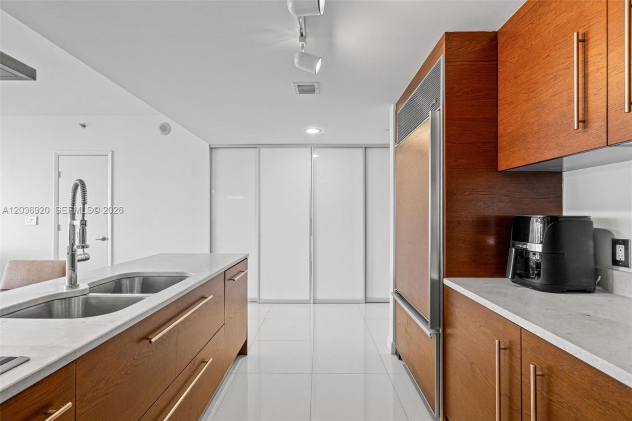 495 Brickell Ave , Unit 905, Miami, FL 33131 Photo