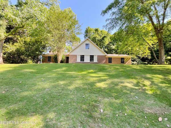 1709 Sherwood Circle, Yazoo City, MS 39194