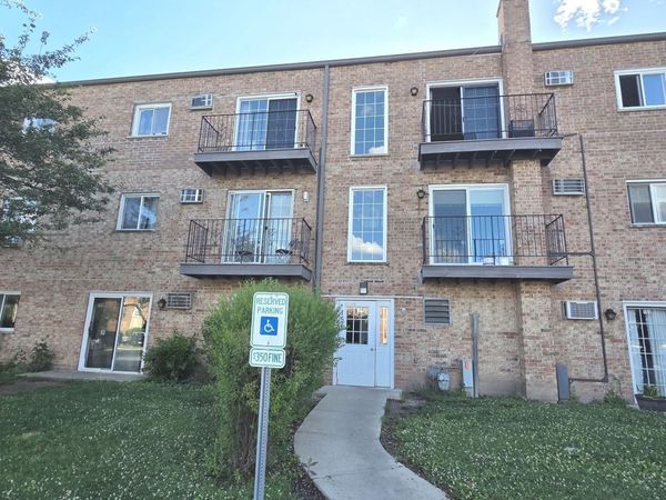 151 Elk Trail , Unit 348, Carol Stream, IL 60188