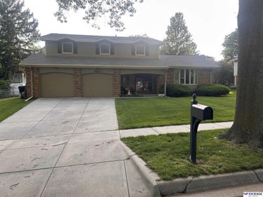 1621 Broadmoore Drive, Lincoln, NE 68506