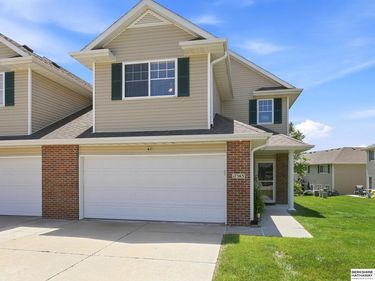 17563 Parker Plaza, Omaha, NE 68118