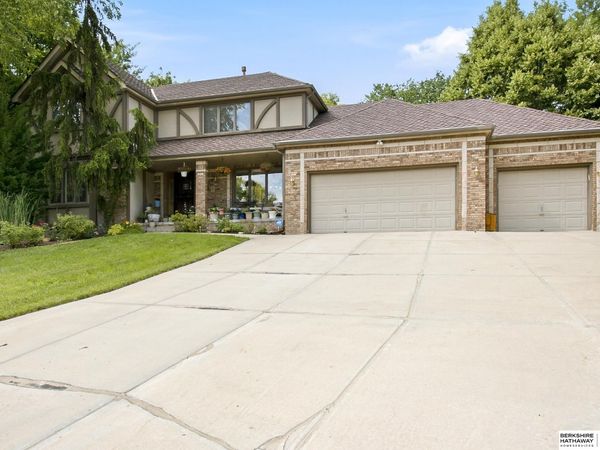 1017 N 129th Circle, Omaha, NE 68154
