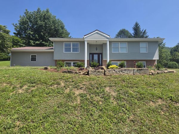 381 Pennsylvania Ave, Rainelle, WV 25962