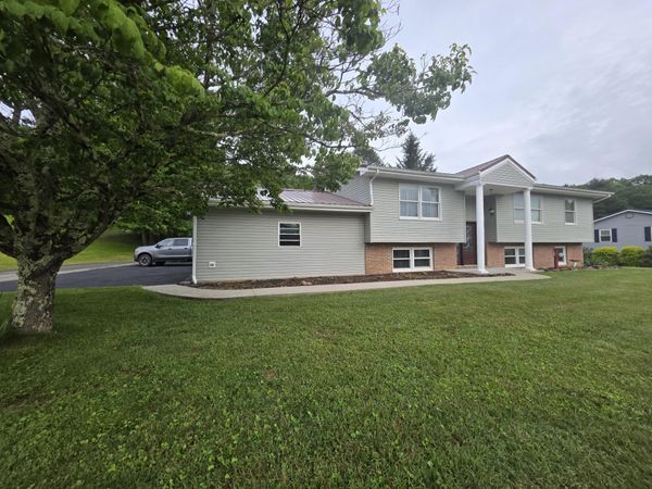381 Pennsylvania Ave, Rainelle, WV 25962
