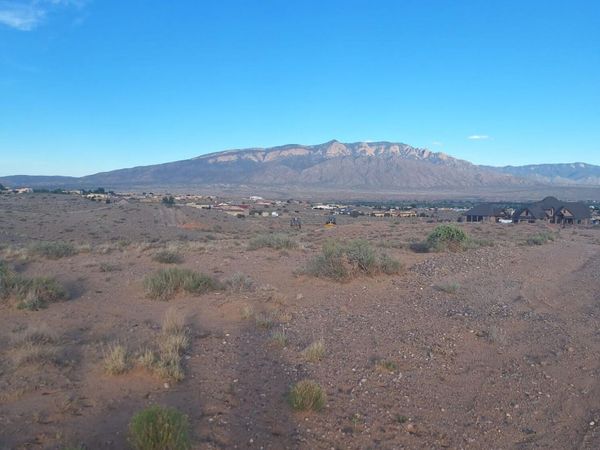 Lacuma Road NE, Rio Rancho, NM 87144
