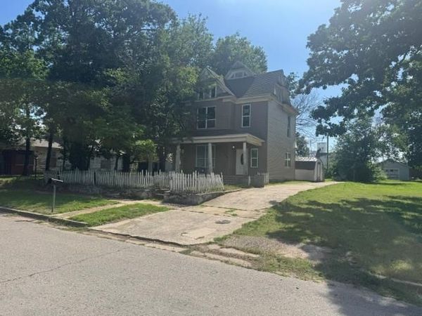 222 S Oklahoma Avenue, Shawnee, OK 74801