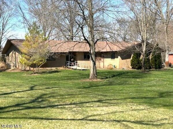 1005 Oak Park Drive, Toledo, OH 43617