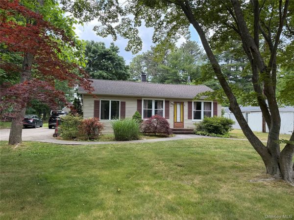 174 Middle Island Road , Medford, NY 11763